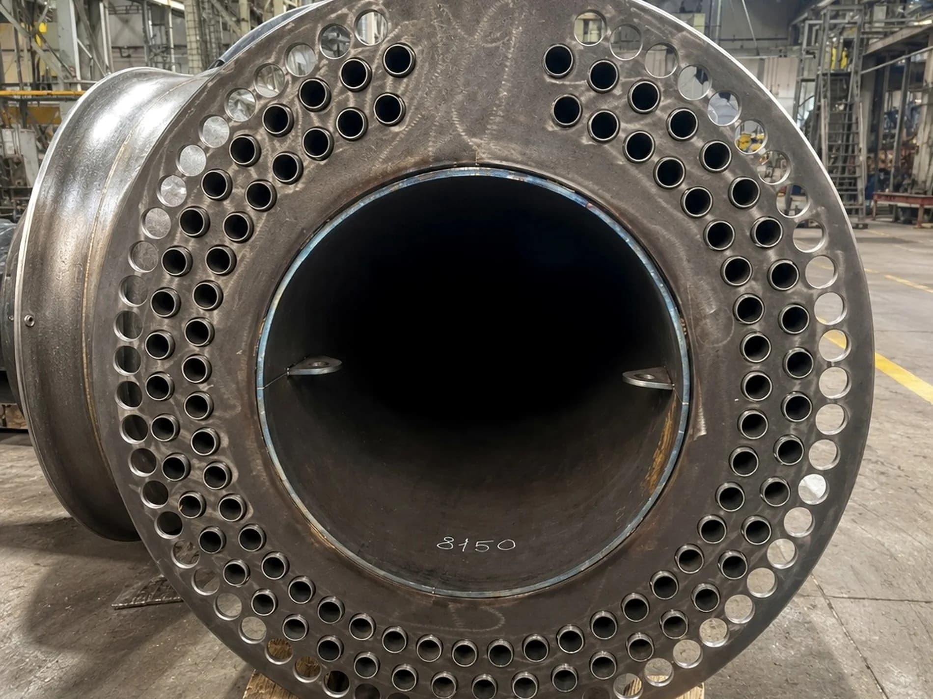 Tube sheet and furnace tube seen from the front