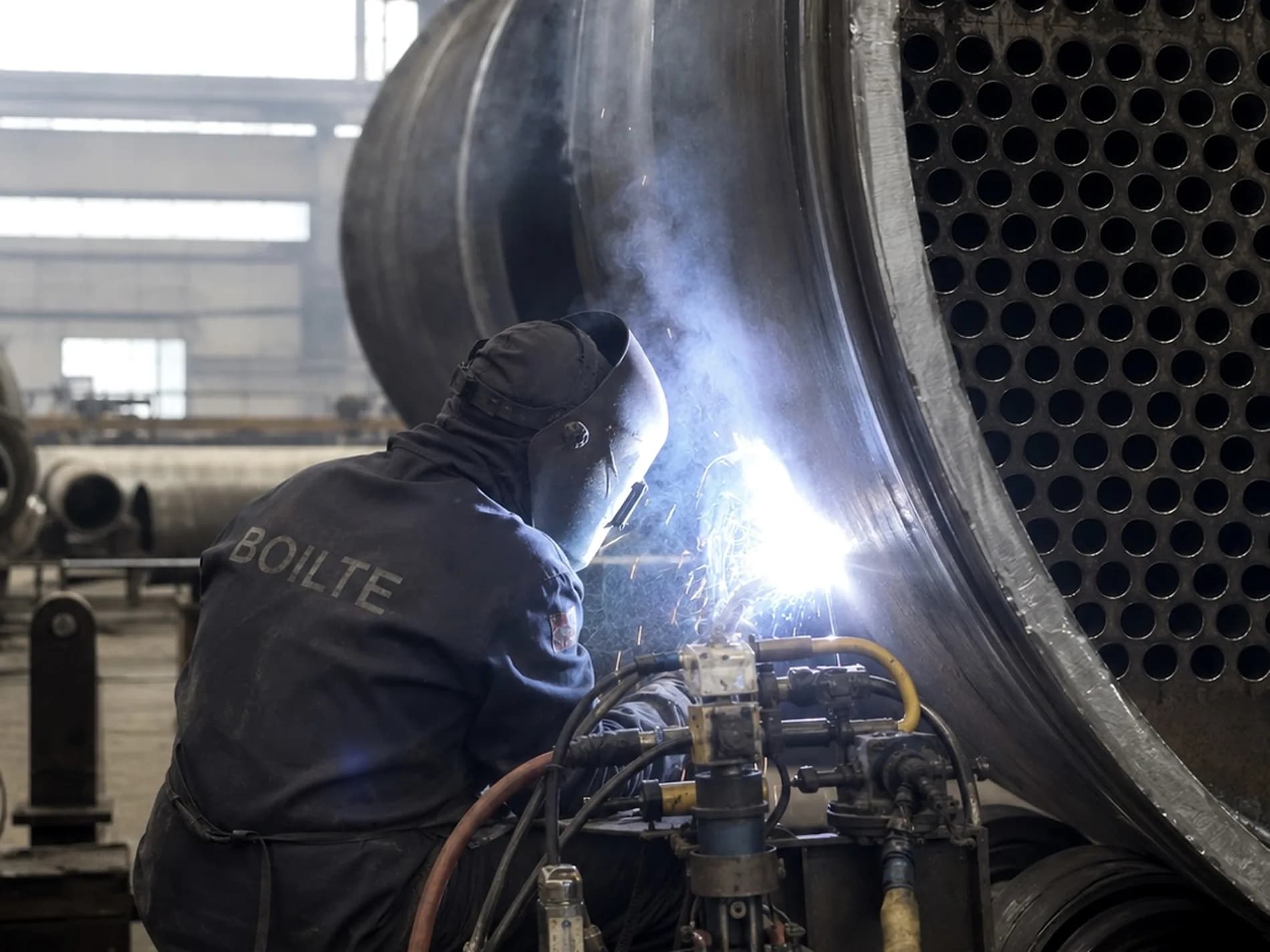 Welding the tube bundle at the tube sheet